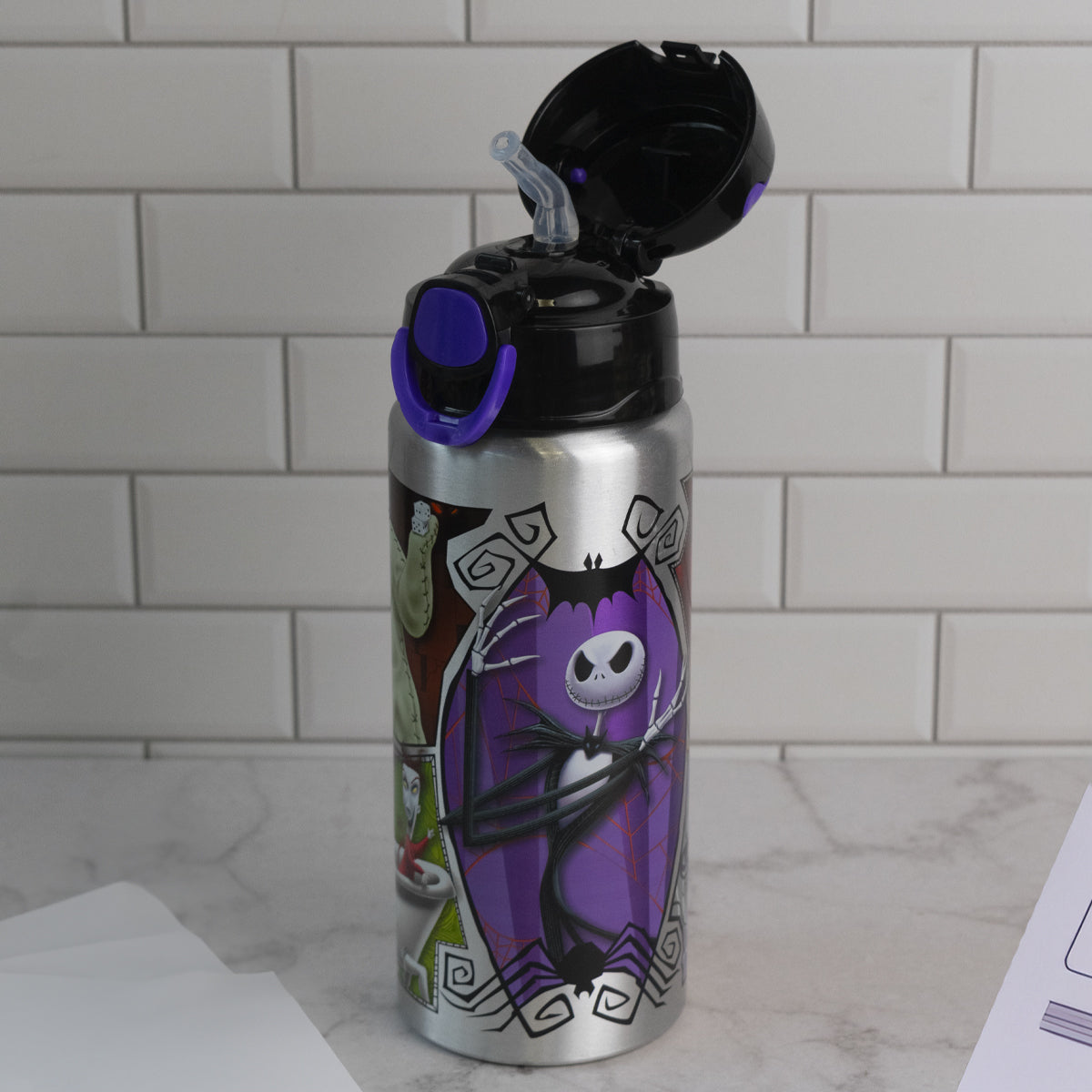 Botella de Aluminio con Botón y Popote Personajes Animados de Disney 600ml