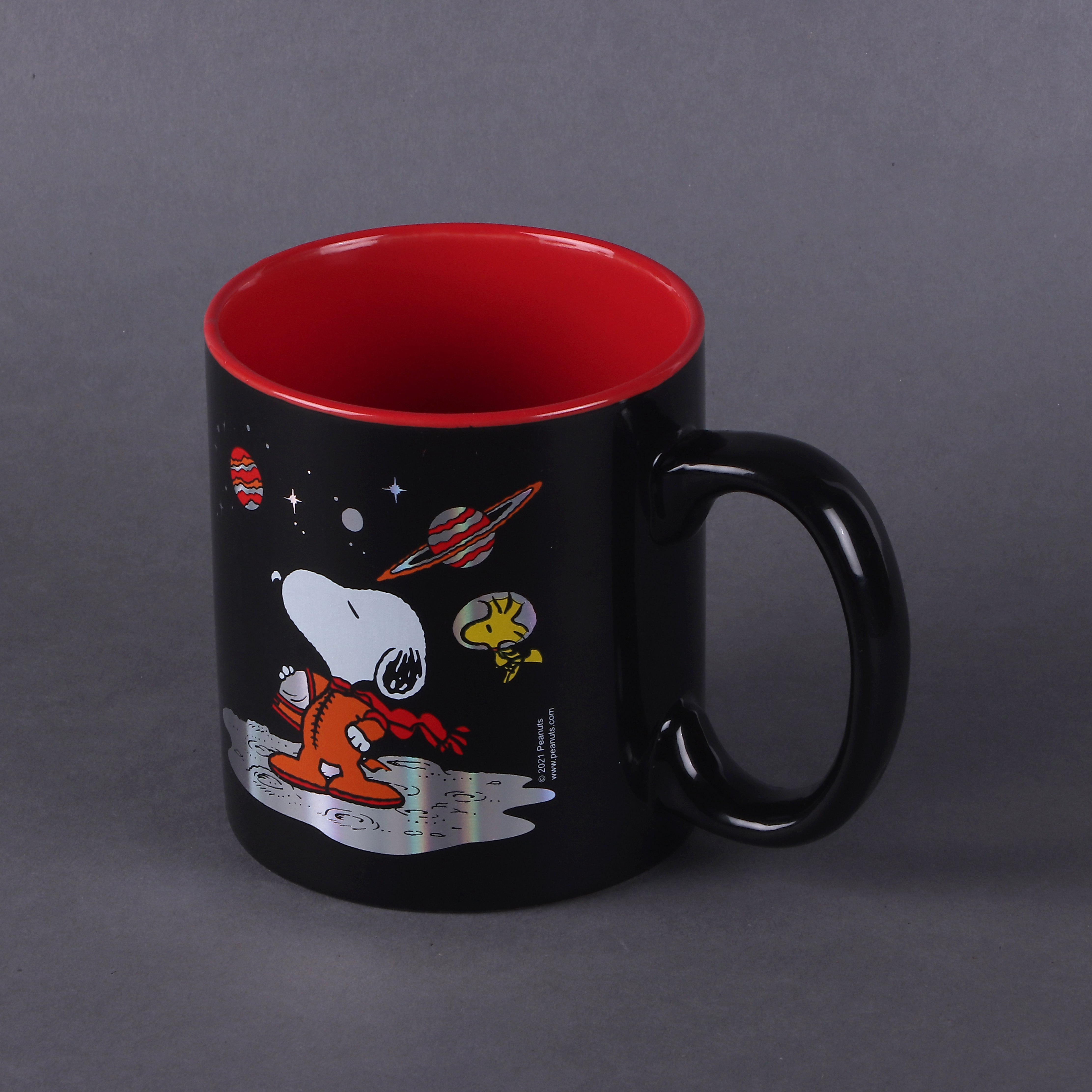 Taza de Cerámica Jumbo Bi Color Negro Metalizada Fun Kids Snoopy Nasa 591ml