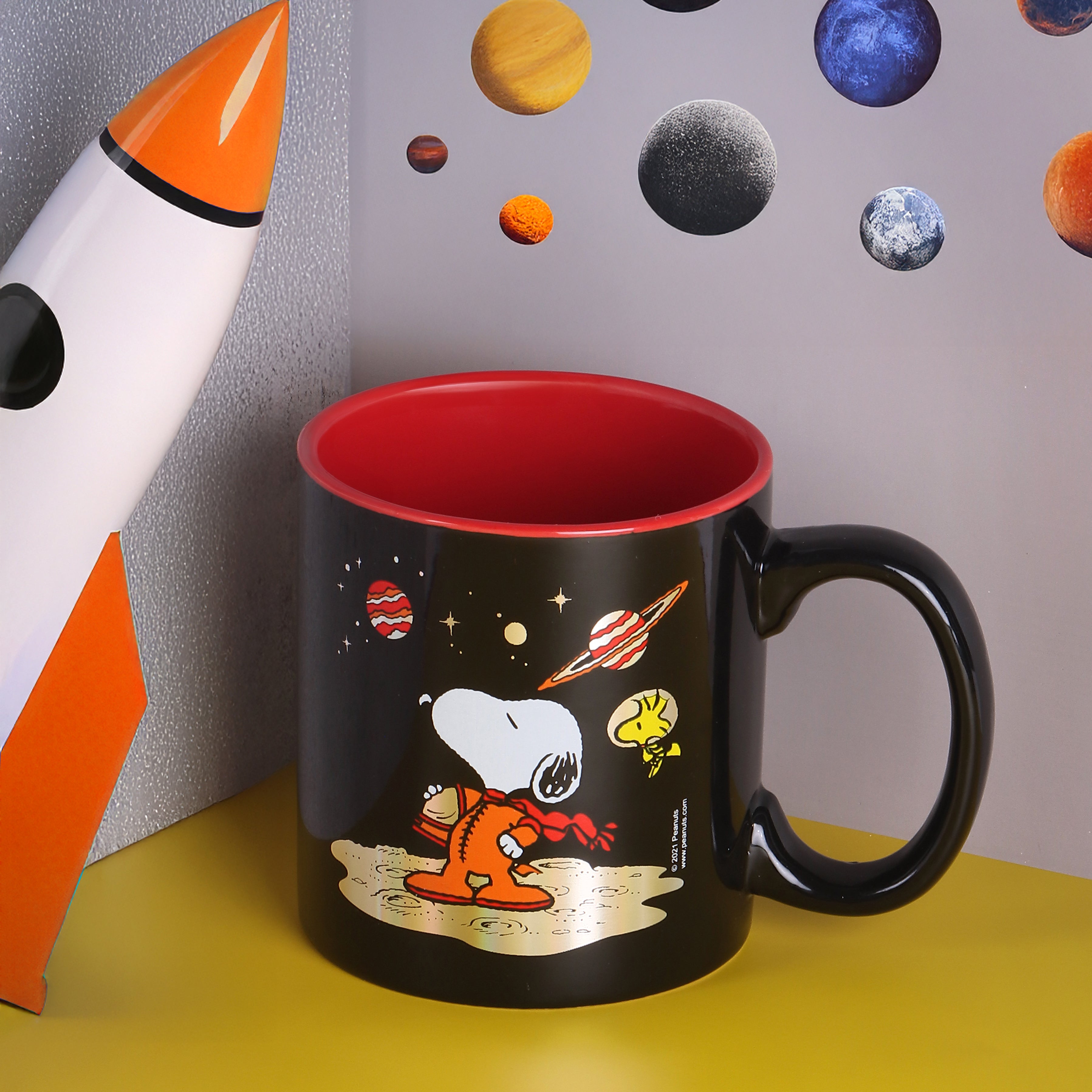 Taza de Cerámica Jumbo Bi Color Negro Metalizada Fun Kids Snoopy Nasa 591ml